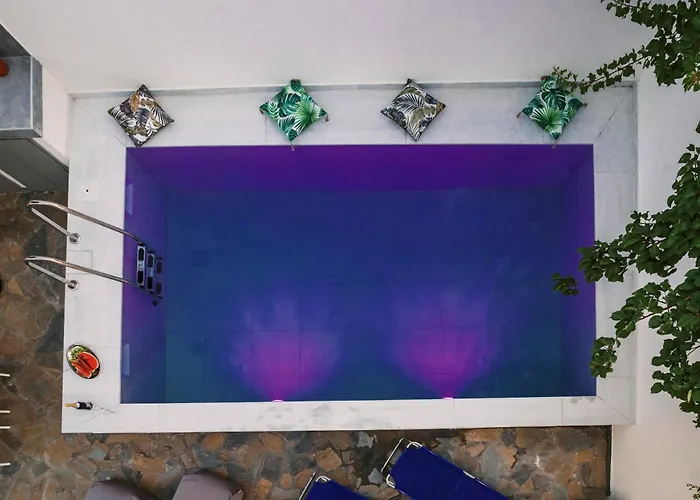 Escape Private Pool